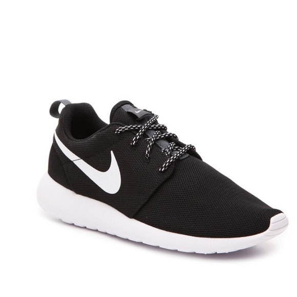 Nike Shoes - NWT Black Nike Roshe One Women's Sneaker Size 8